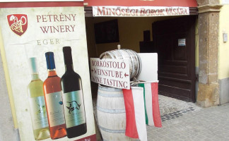 Petrény Wine Bank drink