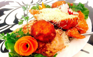 Op-art Étterem Panzió food