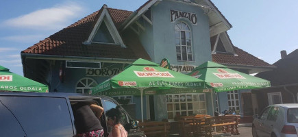 Korona Étterem és Panzió outside