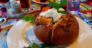 Öreg Favágó Kocsmája food