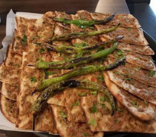 Özgüneşler Etli Pide Salonu food