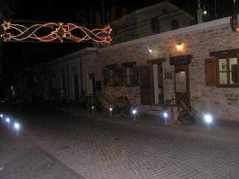 George's Tavern outside