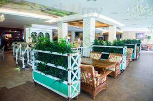 Elias Garden outside