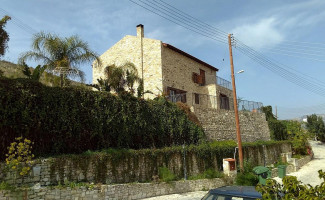 George's Tavern outside