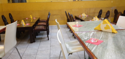 ΜΙΚ ΜΑΚ inside