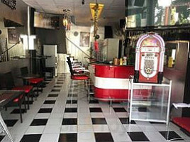 Giannēs inside