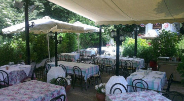 Taverna Axiotissa outside