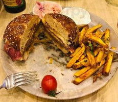 Yolo Art&lounge food