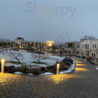 Zeferan outside