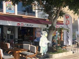Leman Kültür outside