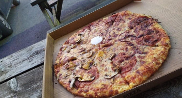 Pizza Ala Ballack food