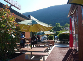 נונו הוד השרון outside