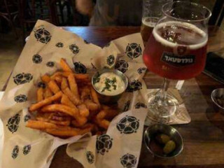 ‪sheffield Public House‬