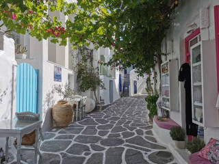Shosho Paros