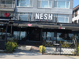 Nesh Waffle Burger Gate