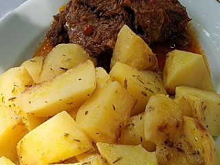 Platanos Tavern